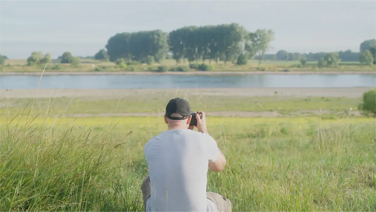 Mobile header image from the Dustlight Archive – a filmmaker capturing the calm light by the Rhine. Explore cinematic LUTs, presets, and fine art prints.